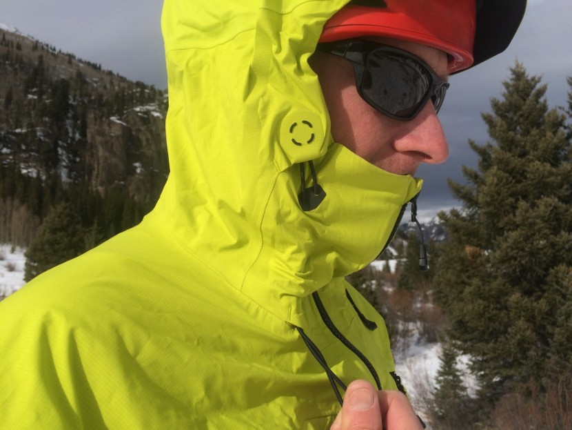 mountain hardwear cloudseeker - a feature we loved on the cloudseeker is the cohaesive cord locks...