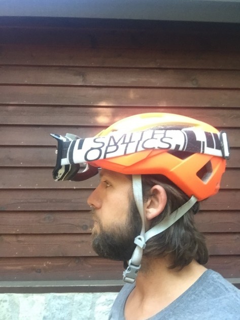 not being able to adjust the visor is really annoying and goggle...