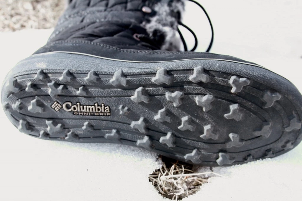 columbia heavenly omni-heat lace-up winter boots women review - the outsole is loaded with tri tipped lugs that bite the trail in...
