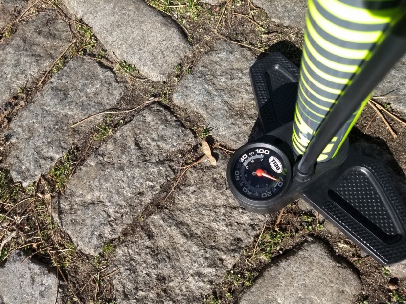 bell air attack high volume - the bell&#039;s gauge is built right into its base