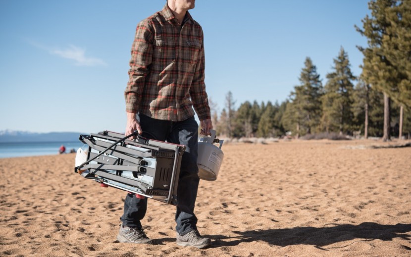 camp chef pro 60x - this stove is big and heavy and, disappointingly, there is no latch...