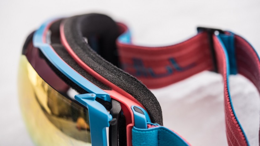 the aerospace lens in open/extended position. the moving parts...