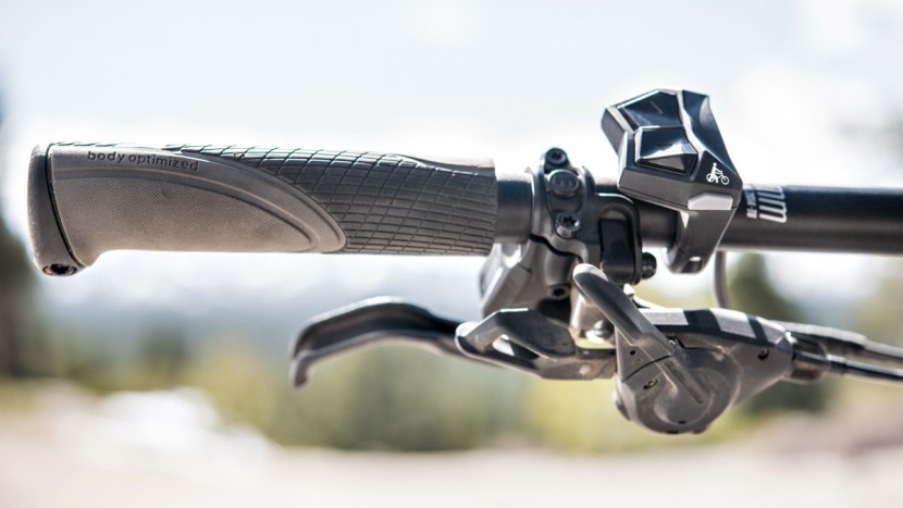 haibike xduro allmtn 8.0 2018 - the left side of the haibike&#039;s handlebar, unnecessarily cluttered by...