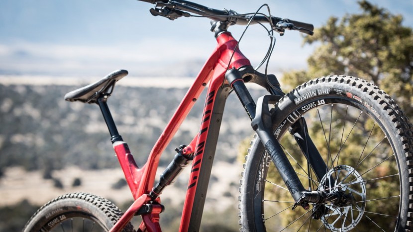 canyon spectral al 6.0 2018 - the stiff and capable rockshox pike fork.
