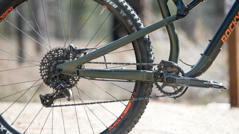 a sram gx 1x11 drivetrain powers the instinct.