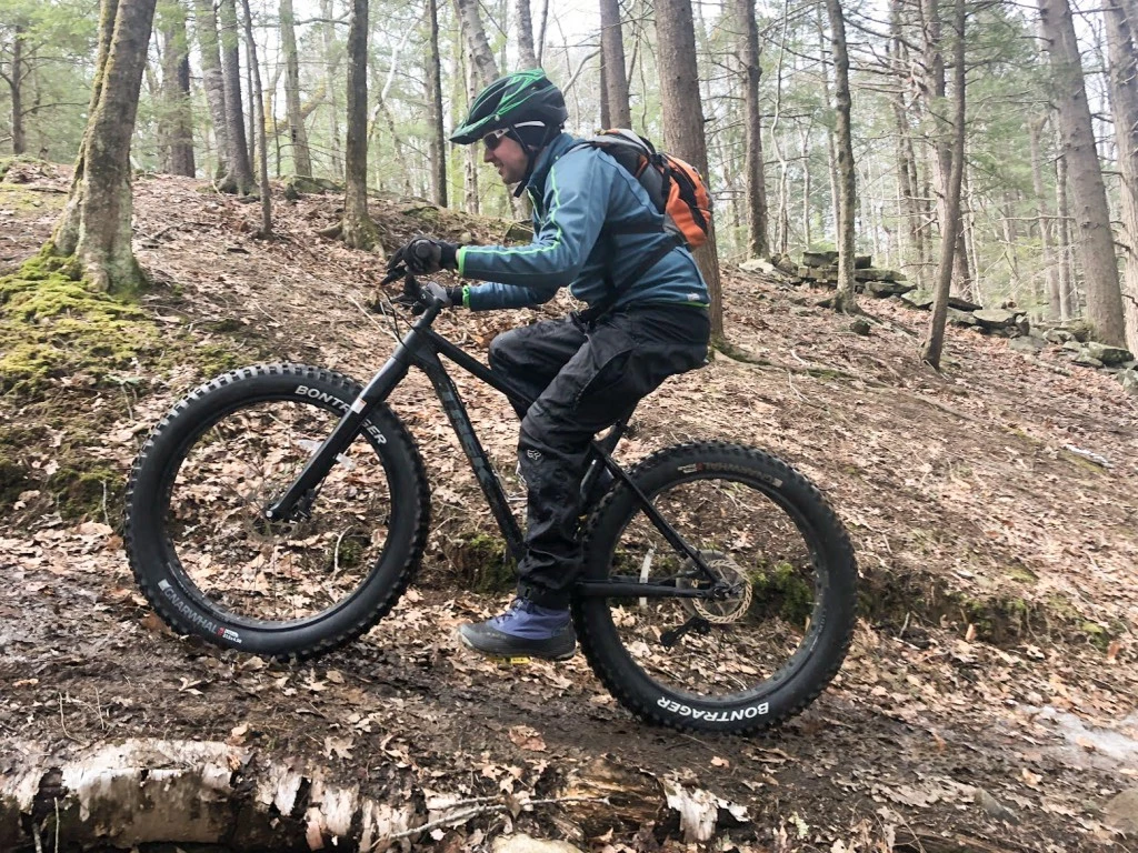 trek farley 5 2018 fat bike review - the 27.5x4.5-inch tires roll fast and carry momentum.