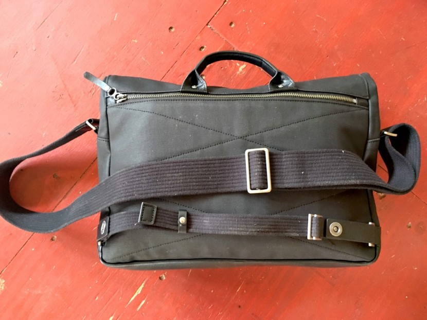 timbuk2 proof - the cross-body stabilizing strap is removable but useful if you...
