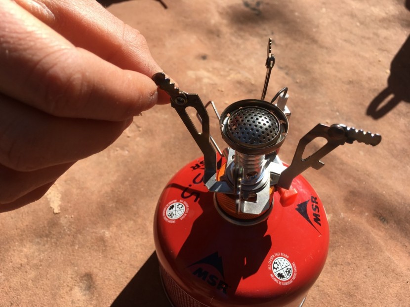 etekcity ultralight - tiny arms flip out from the ends of the pot supports to slightly...