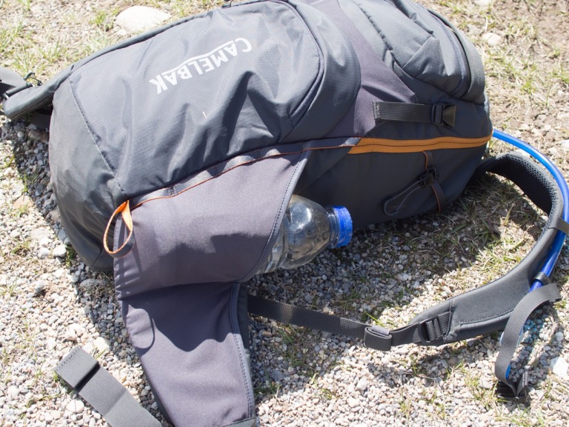camelbak fourteener 24 - the waist belt has stretchy mesh compartments on one side. these...