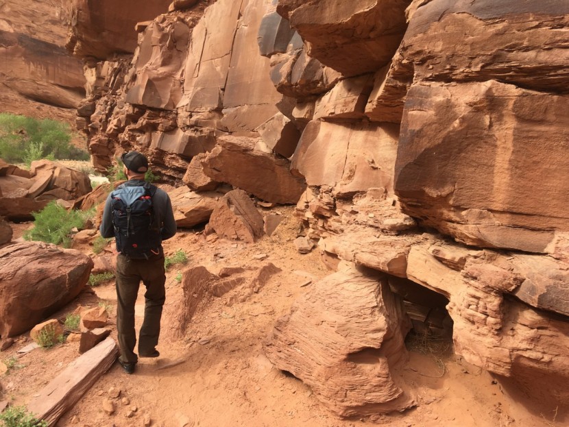 mountain hardwear scrambler 30 - the scrambler in action on a hike near moab, utah.