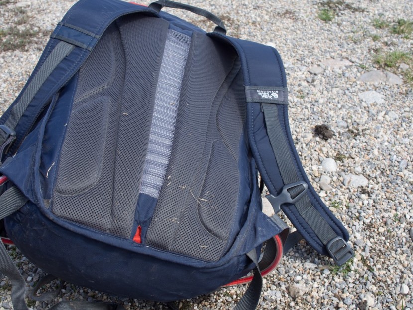 mountain hardwear scrambler 30 - the back panel of the mountain hardwear scrambler is lightly padded...