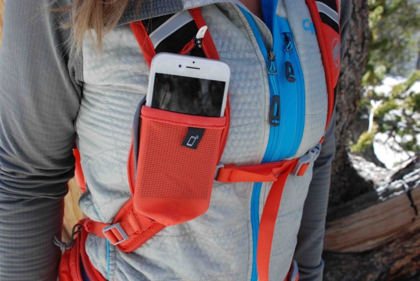 there is a zippered compartment on the shoulder strap that opens up...