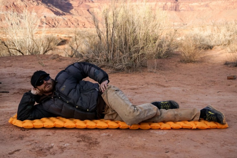 rei co-op flash all-season insulated air - cradled on hexagonal baffles, our tester&#039;s hips don&#039;t touch the...