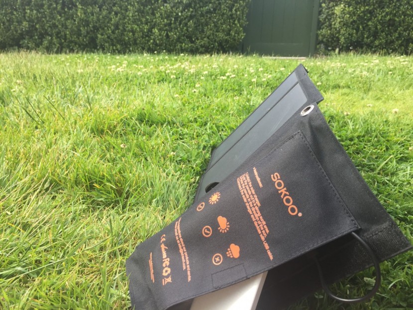 sokoo 22w 5v - the storage pocket keeps you cords organized and protects the dual...