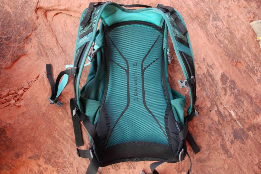 osprey hikelite 18 - though small and light, this pack still has a rigid frame and open...