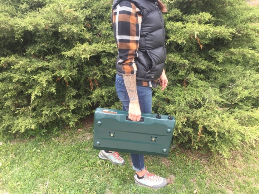 coleman classic - pack it up, grab the handle, off you go!