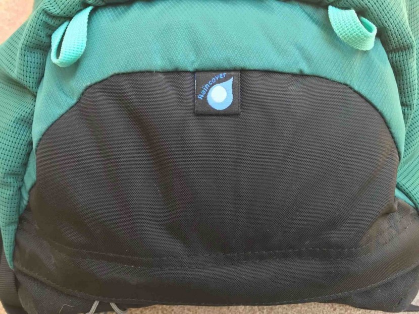 the bottom of this pack uses a much thicker 500d packcloth to help...