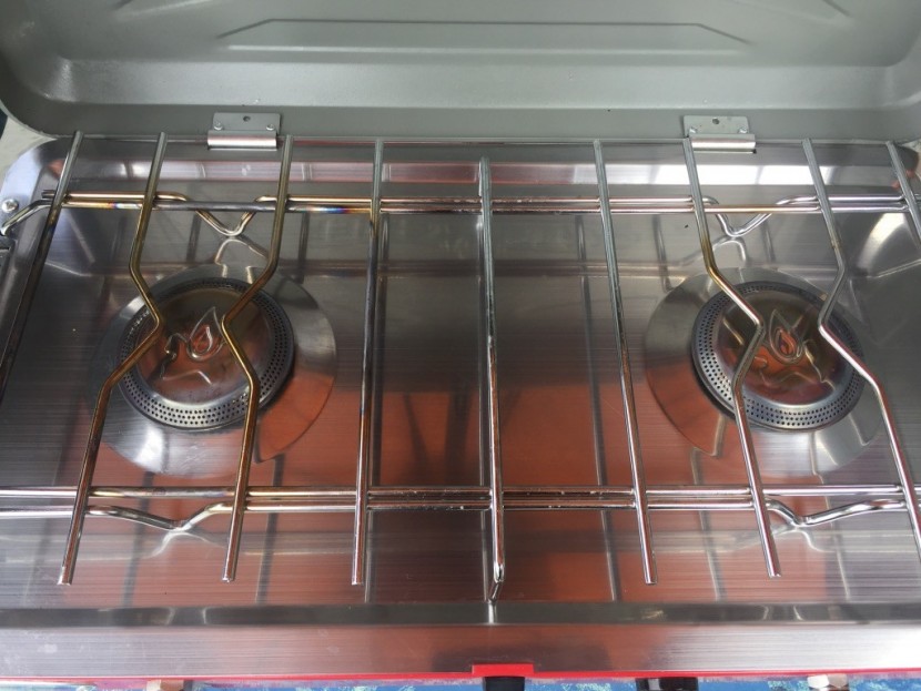 camp chef teton two-burner - lift off the grate and scrub to shiny perfection!