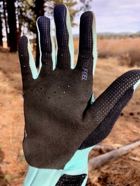 fox racing sidewinder for women - plenty of ventilation to keep you dry.