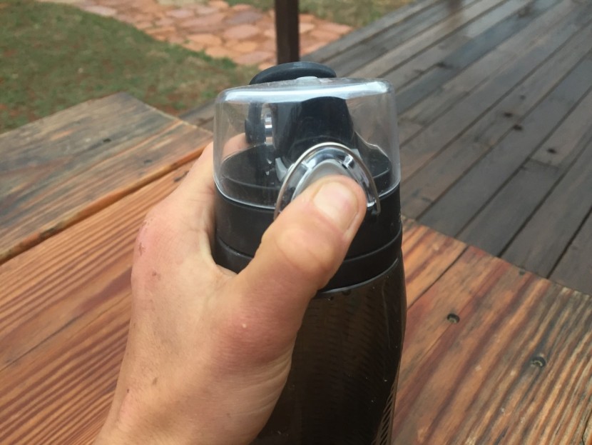 thermos intak 24 - the intak has both a button and a latch to keep the lid on...