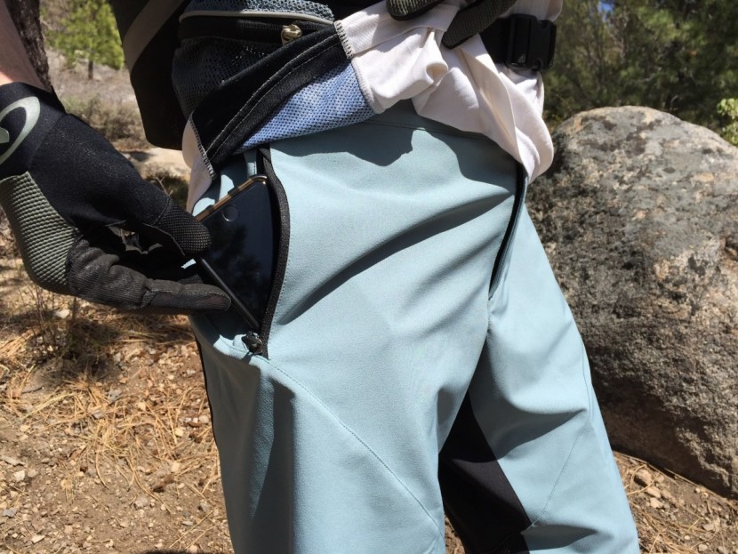 pearl izumi elevate - you can fit a lot in the pockets of the elevate shorts, but the...