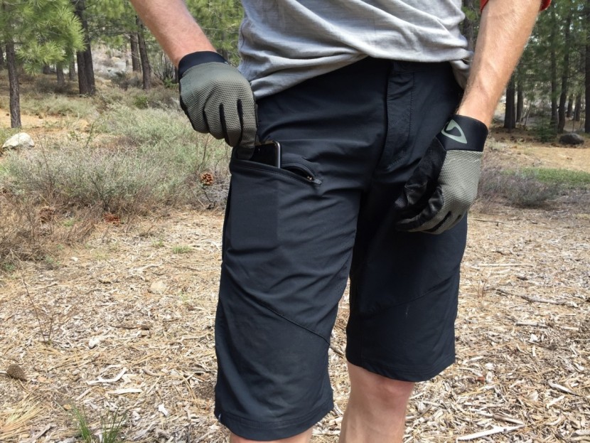 specialized enduro pro - the thigh pockets on the enduro pro short have a functional design...