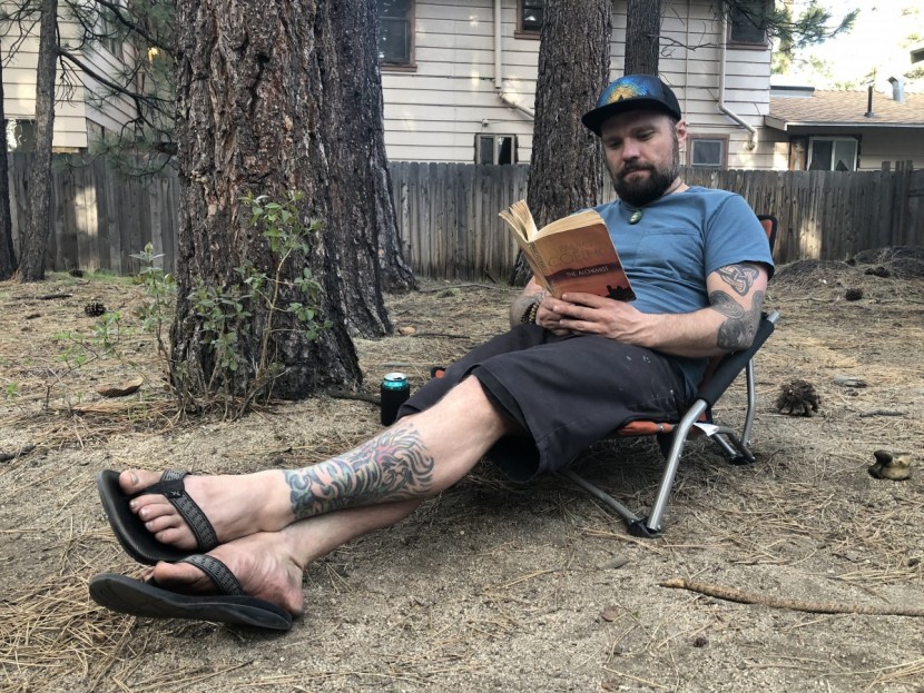 alps mountaineering rendezvous - no need for a foot rest when you&#039;re this close to the ground!