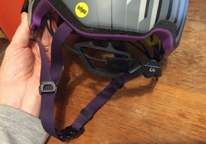 liv coveta mips - the fit and strap adjustments on the coveta mips.