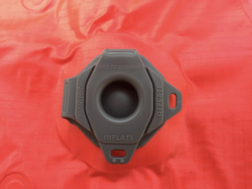 sea to summit comfort plus insulated short - the comfort plus insulated&#039;s double valve: open the top and it is a...