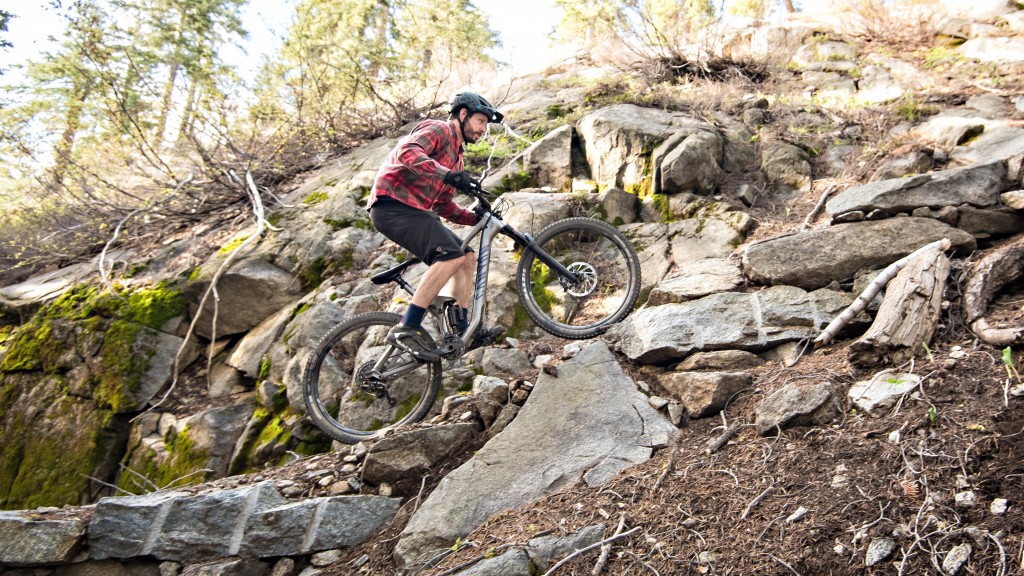 enduro mountain bike - the high bottom bracket keeps your cranks above obstacles.
