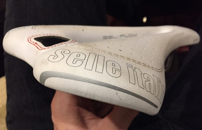 selle italia slr max gel flow - the white seat cover material is prone to discoloration, and is full...