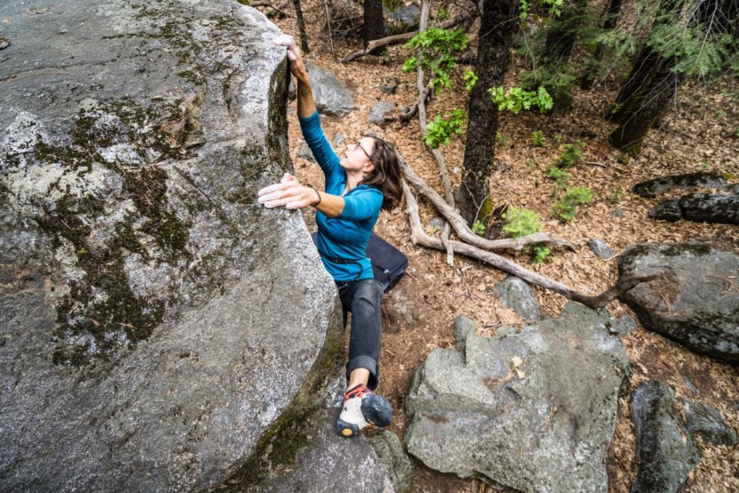 la sportiva solution for women - testing the heel hooking capabilities of the new solution.