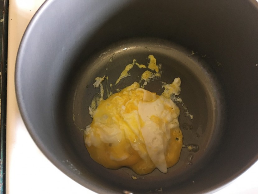 sea to summit alpha 2.2 - the results of conducting our scrambled egg test in the larger pot...