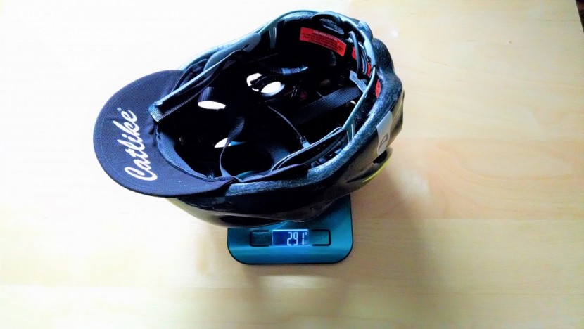 catlike kompact'o urban - 291g is a pretty respectable weight for a helmet as sweet as this one.