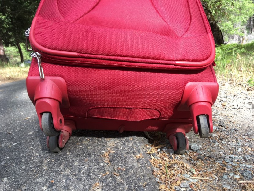 swissgear 7208 expandable liteweight spinner - this bag is less than ideal for uneven terrain.