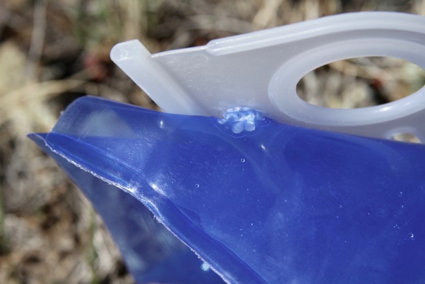 deuter streamer 2.0 - here we see some shotty craftsmanship. the handle is flimsy while...