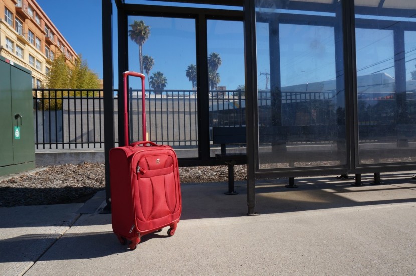 swissgear 7208 expandable liteweight spinner - this swissgear bag won&#039;t break the bank if you&#039;re traveling on a...