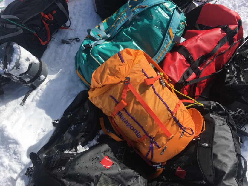 バッグ Patagonia Ascensionist 40L BALBL.jpg