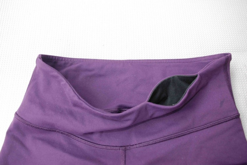 lululemon wunder under crop iii - the wide waistband and compressive material helps suck everything...