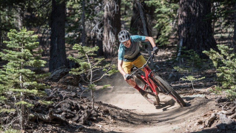 specialized stumpjumper st comp carbon 29 - the st comp excels on smooth and fast trails.