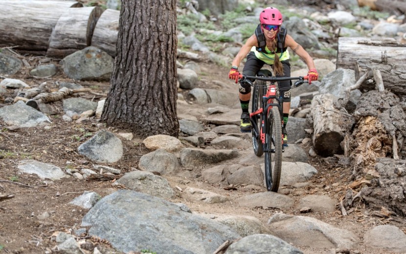 juliana joplin s carbon c 2018 - big wheels keep on rolling. this 29er holds its own on rocky terrain.