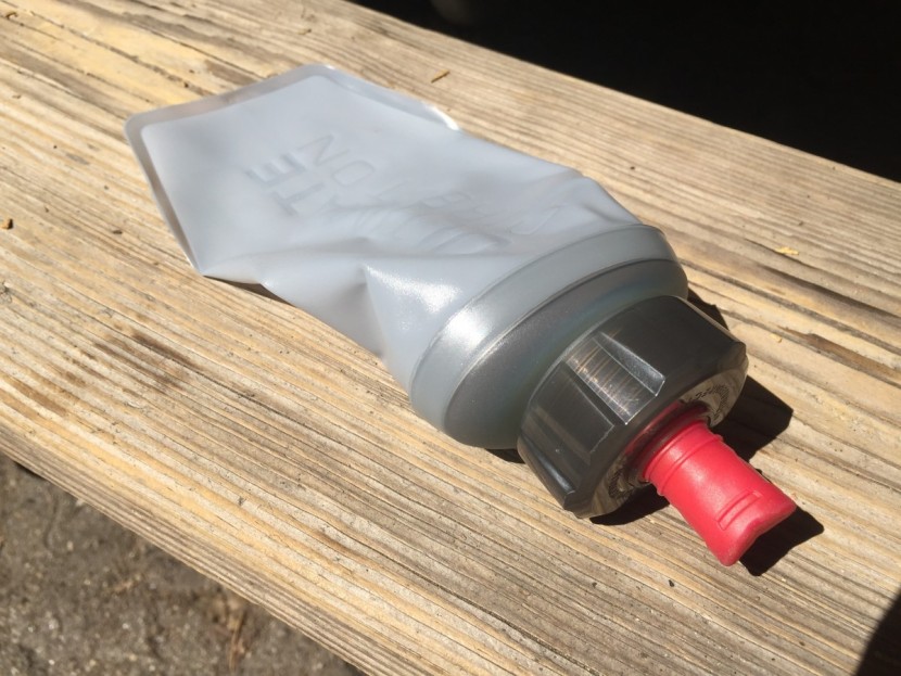 ultimate direction ultra vesta 4.0 - one of two soft flask bottles that accompany the ultra vesta 4.0.