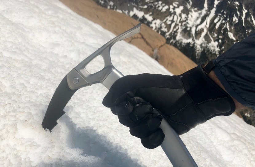 ice axe - showing the black diamond venom in mid-dagger/piolet appui position...