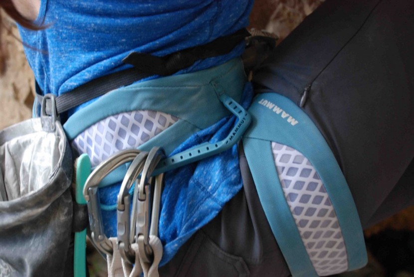 mammut zephir - our quickdraws shot to the back of the extra long gear loop and out...