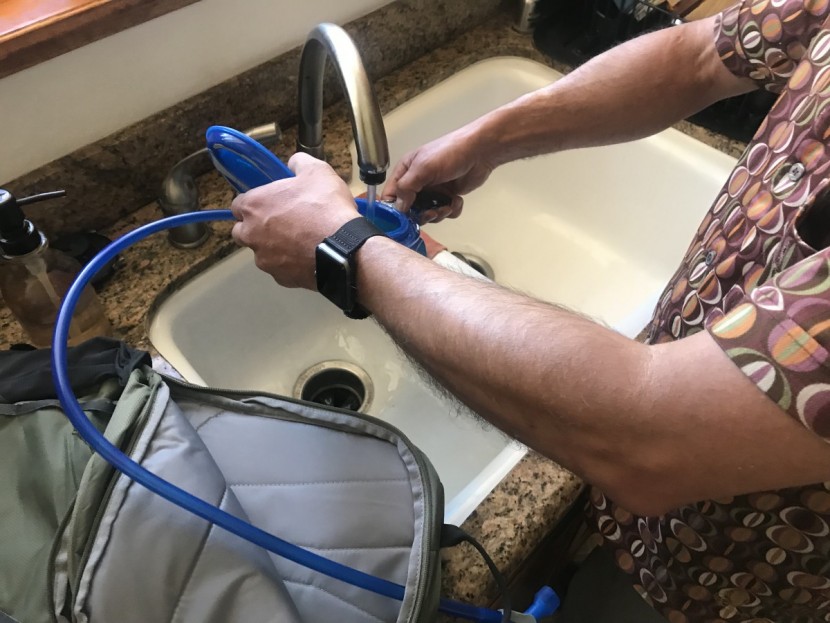 camelbak cloud walker 18 - filling up the cloud walker 18&#039;s hydration bladder.  no quick...