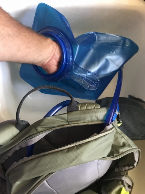 camelbak cloud walker 18 - cleaning the crux hydration reservoir.