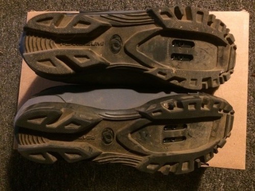 pearl izumi all-road v4 for women - the all-road v4 features a fully lugged rubber outsole which...