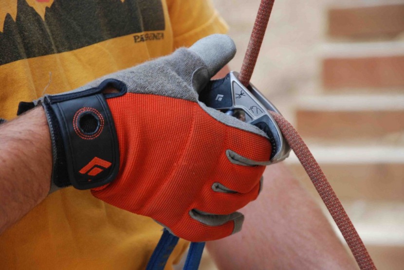 black diamond atc pilot - when lowering the climber with the atc pilot, lift up the lever and...