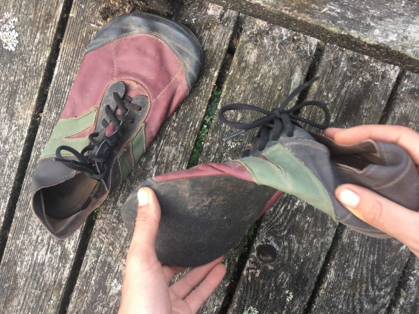 softstar primal runamoc - performing the footbed test to check torsional rigidity of this pair.