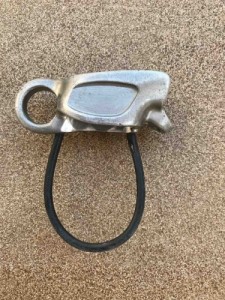 belay device - a classic tube-style device.